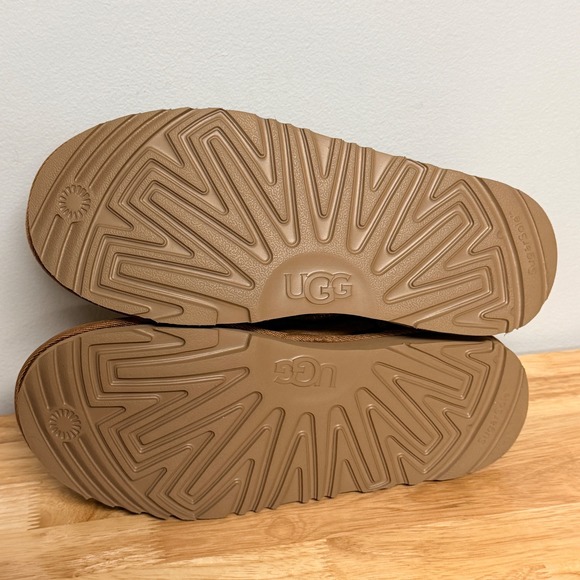 UGG Classic Ultra Mini Boots Suede Sheepskin Lined Women's 6 - Picture 7 of 9